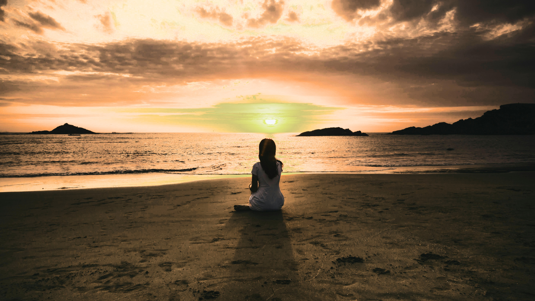 Méditation du soir, dans une lumière tamisée avant le sommeil